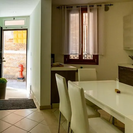 Lägenhet Ca' Ormesini Lovely